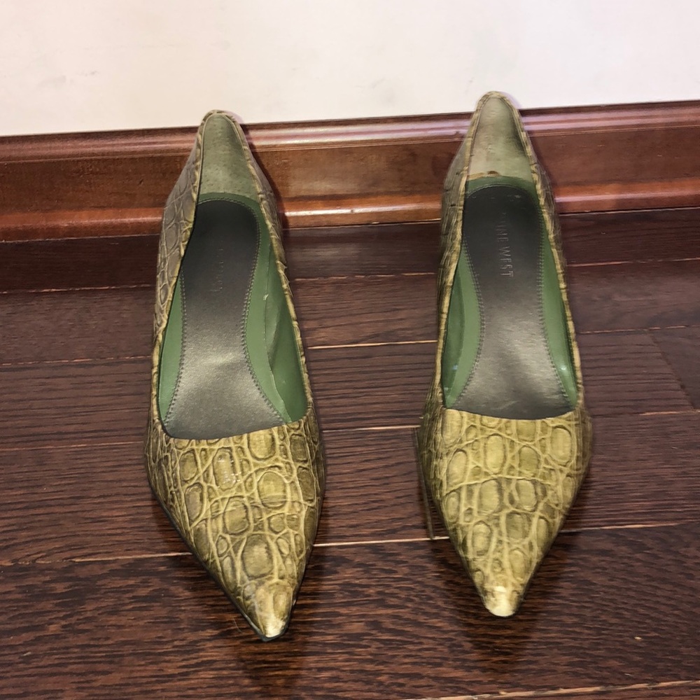 Nine West Pointer Green Heels